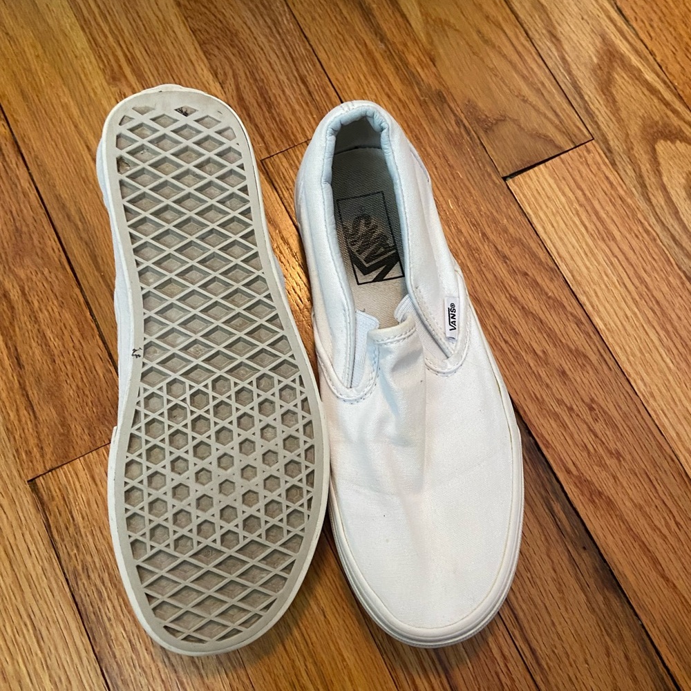 white classic Vans slip on women’s size 7